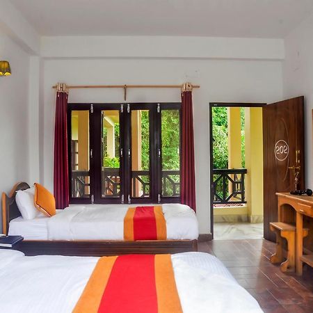 Hotel Chitwan Park Village Sauraha Exteriör bild