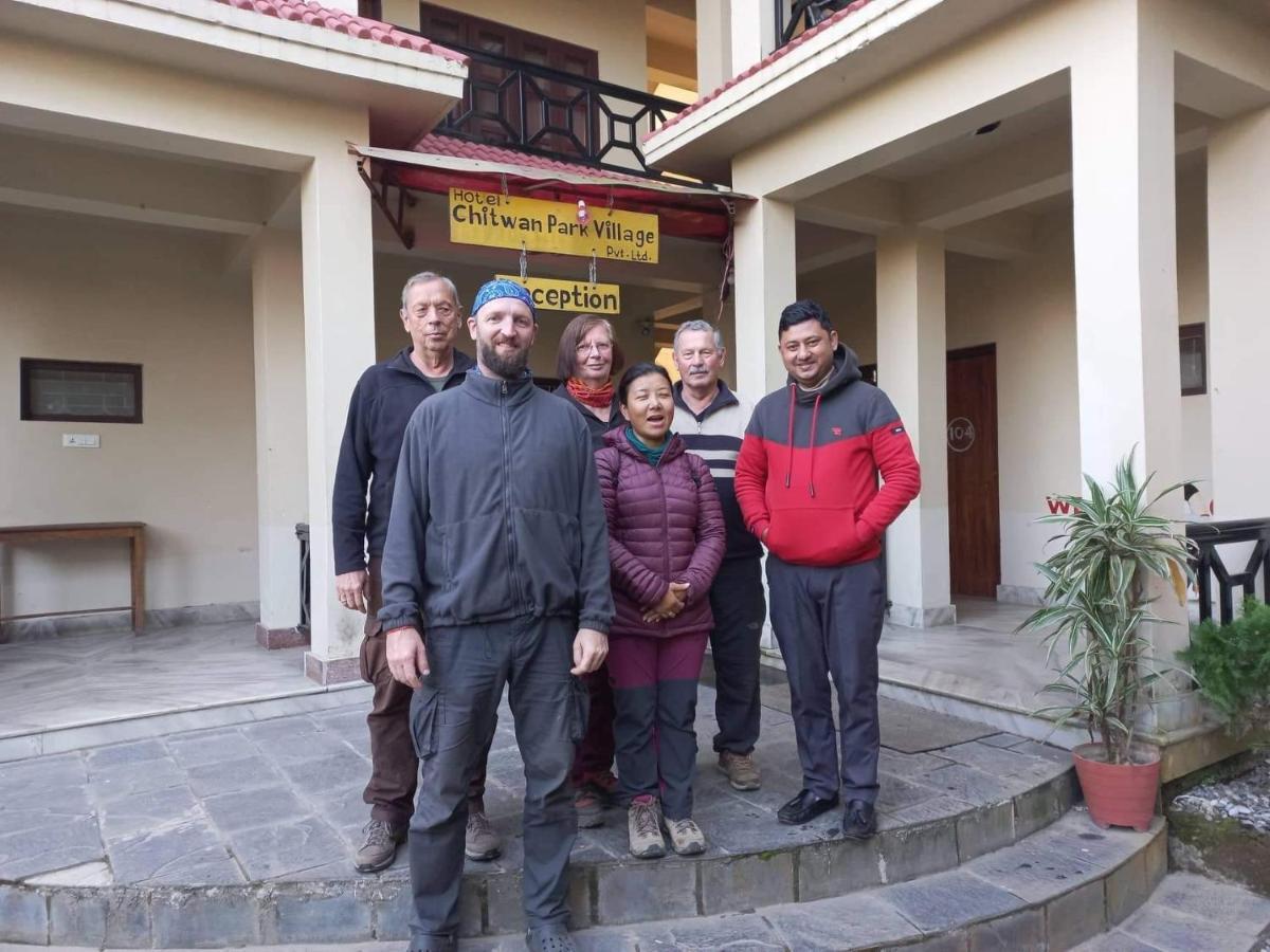 Hotel Chitwan Park Village Sauraha Exteriör bild