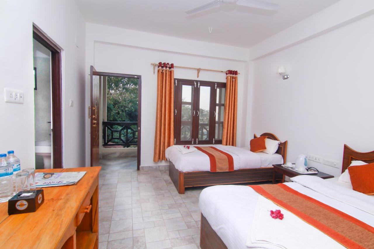 Hotel Chitwan Park Village Sauraha Exteriör bild