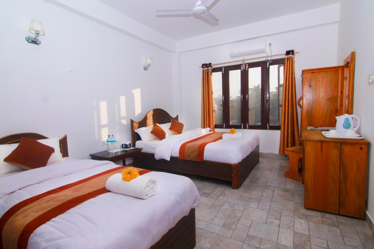 Hotel Chitwan Park Village Sauraha Exteriör bild