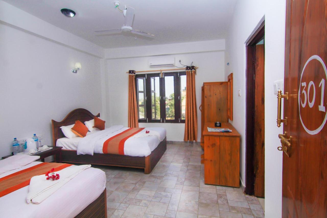 Hotel Chitwan Park Village Sauraha Exteriör bild