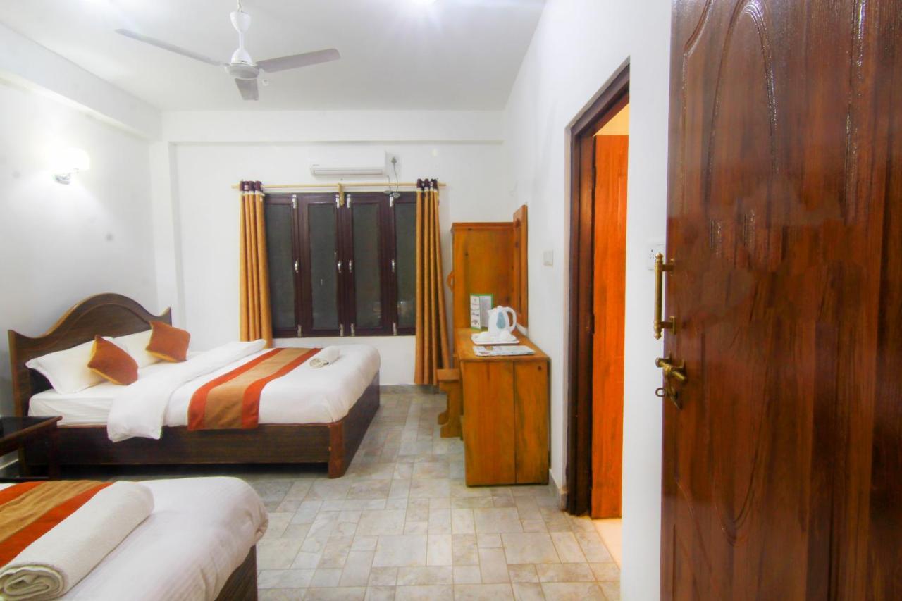 Hotel Chitwan Park Village Sauraha Exteriör bild