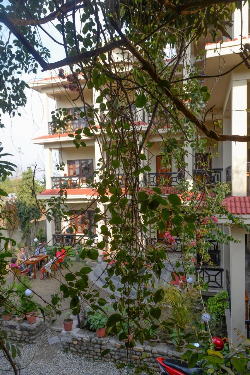 Hotel Chitwan Park Village Sauraha Exteriör bild