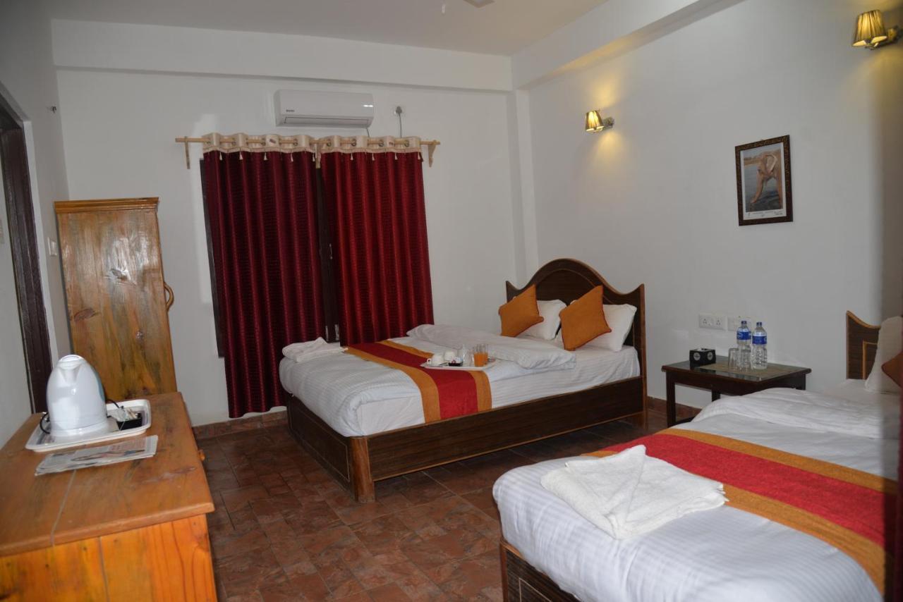 Hotel Chitwan Park Village Sauraha Exteriör bild